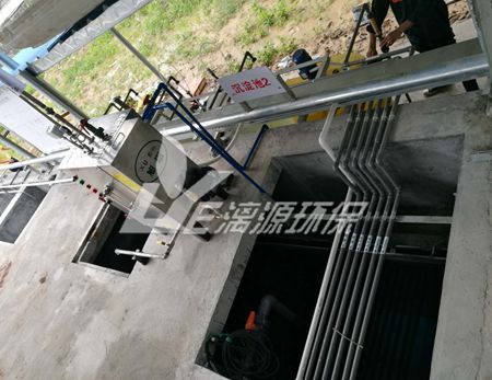 化妝品廢水處理過程中好氧池產(chǎn)生泡沫的原因？